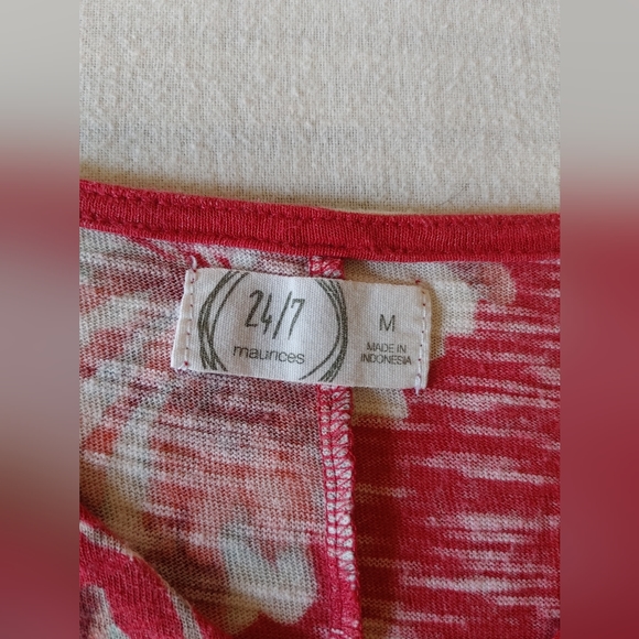 MAURICE'S Red Floral V-Neck Blouse Size Medium - Picture 4 of 6